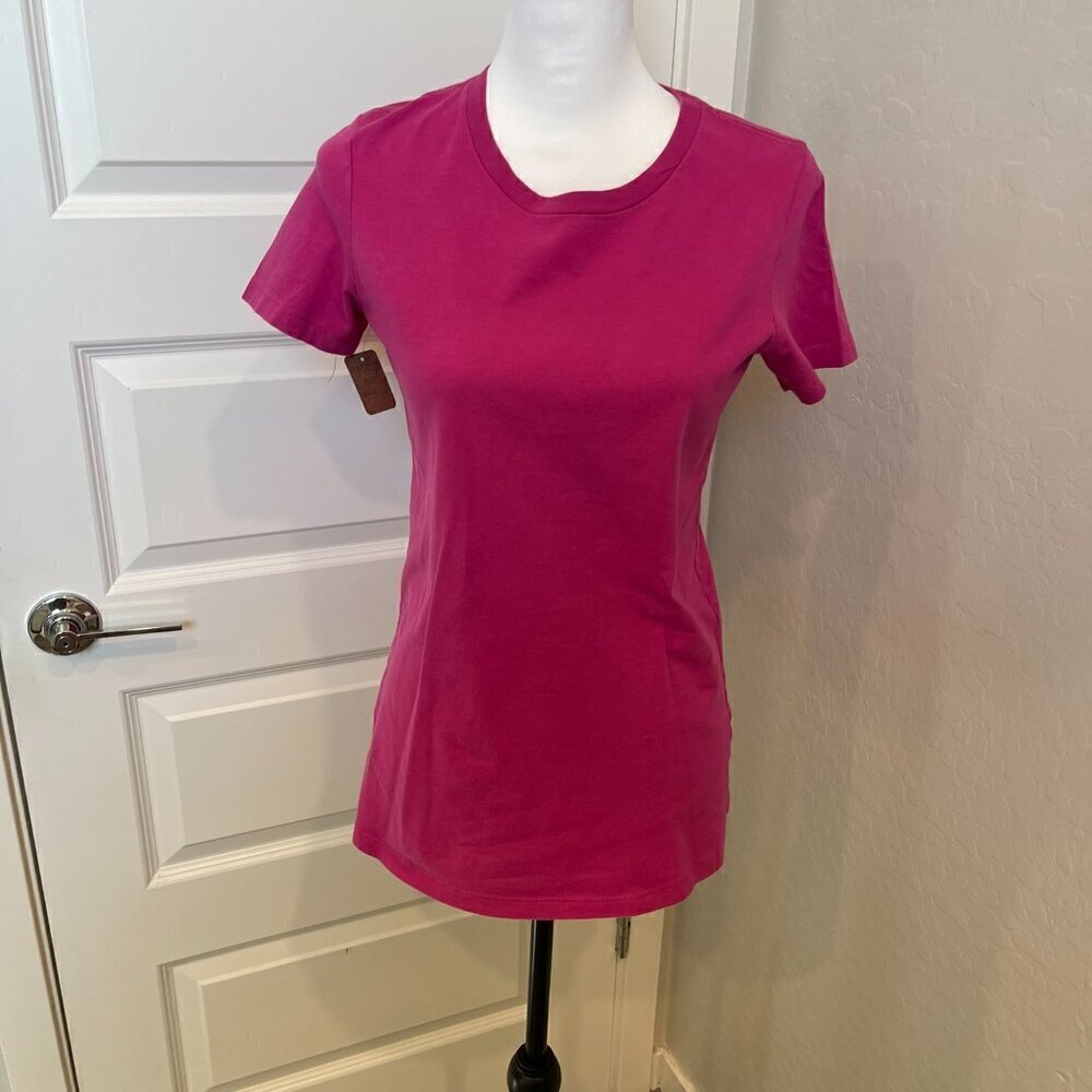 Bella + Canvas T-Shirt in Berry - Size Medium - NWOT (062)